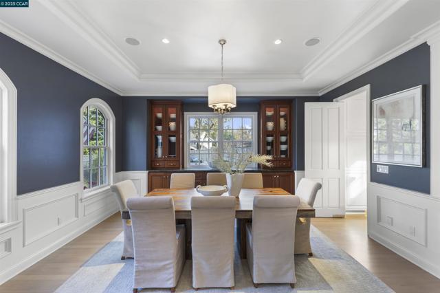 1826 Alameda Diablo, Diablo CA: https://media.crmls.org/mediaz/9efa13ac-daff-4d97-8833-dbd5340b5734.jpg