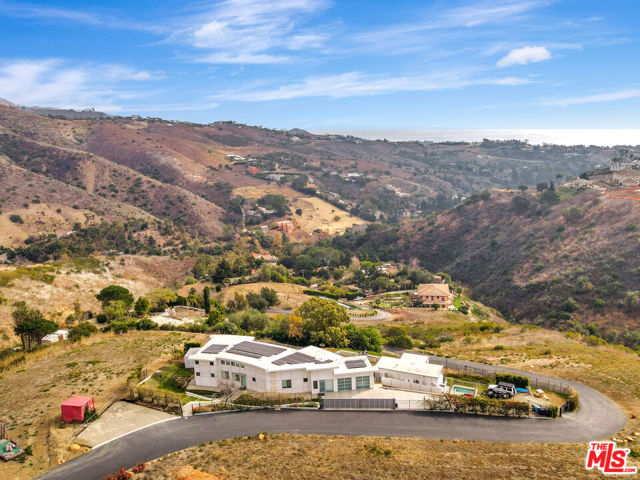 28405 Via Acero Street, Malibu CA: https://media.crmls.org/mediaz/9efa231f-d68d-444b-b311-4ae539a9a41c.jpg