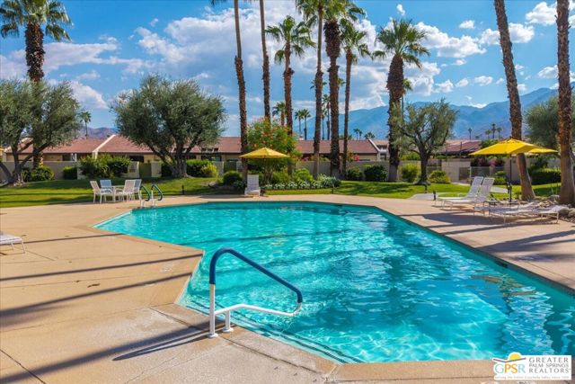 1254 E Andreas Road, Palm Springs CA: https://media.crmls.org/mediaz/9efa2db1-f8bf-45da-baee-b21d05ff69c5.jpg
