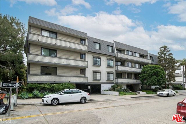 306 Bora Bora Way, Marina del Rey CA: https://media.crmls.org/mediaz/9efa3993-68ab-43d3-b81d-26840280f943.jpg