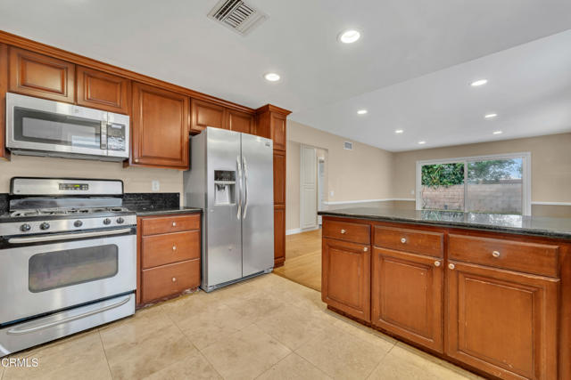 Detail Gallery Image 18 of 29 For 2209 Ascot Pl, Camarillo,  CA 93010 - 3 Beds | 2 Baths