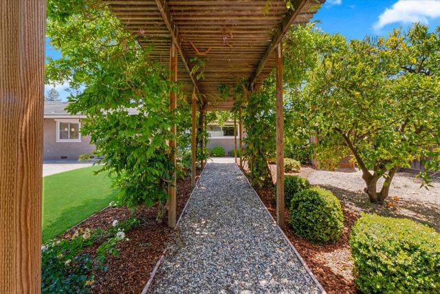 14139 Taos Drive, Saratoga CA: https://media.crmls.org/mediaz/9efb8707-075f-40d8-af8c-c8b82dd1d630.jpg