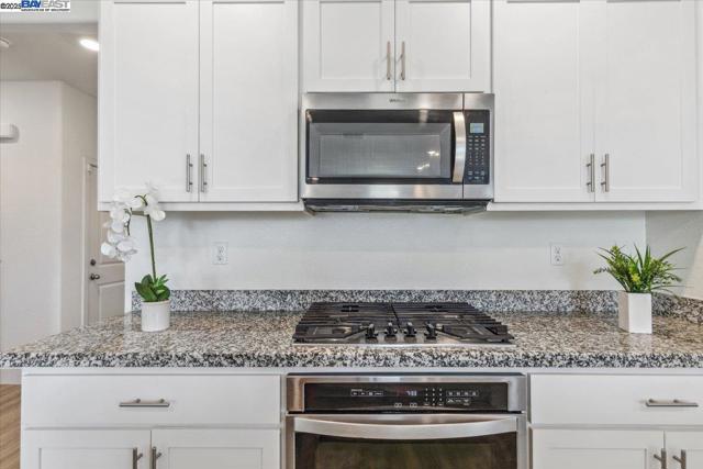 946 Osprey Dr, Lathrop CA: https://media.crmls.org/mediaz/9efba68a-af01-44c1-bc88-d189d9828b45.jpg