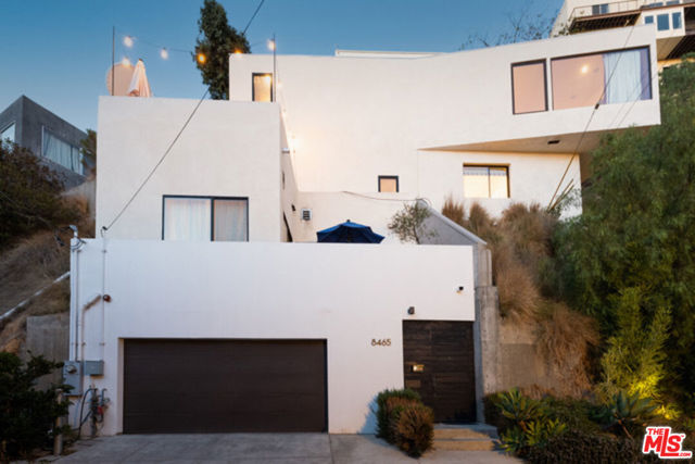 8465 Franklin Avenue, West Hollywood CA: https://media.crmls.org/mediaz/9efba69a-bfe8-4280-930e-336efa415669.jpg