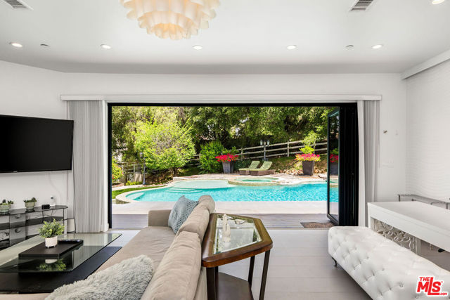 204 Bell Canyon Road, Bell Canyon CA: https://media.crmls.org/mediaz/9efbfcde-4fd4-4060-a53a-fbf0eec5b29e.jpg