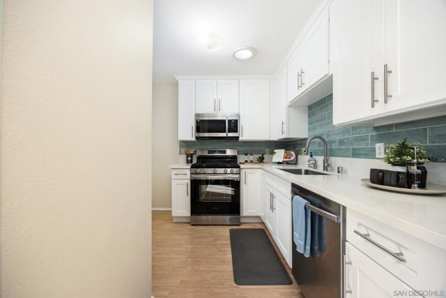 1180 Evelyn St, San Diego CA: https://media.crmls.org/mediaz/9efc62f5-05db-44a0-8ddf-df07f3884b90.jpg