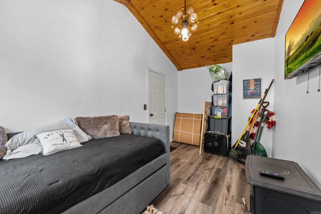 138 Leonard Lane, Sugarloaf CA: https://media.crmls.org/mediaz/9efcbd7a-89be-4b98-8690-3590309599ab.jpg