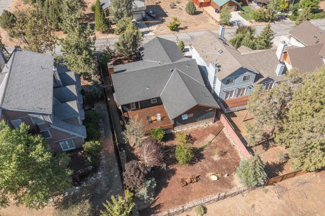 1239 E Alpinview Drive, Big Bear CA: https://media.crmls.org/mediaz/9efccbe2-6750-4d88-9c70-432f8ad5b3d2.jpg