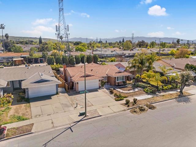 2496 Sturla Drive, San Jose CA: https://media.crmls.org/mediaz/9efd6426-201c-4428-bce4-e640e9c5b5cb.jpg