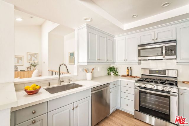 Drew Fenton | 17140 Palisades Circle Pacific Palisades CA | MLS: 7347476