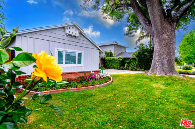 12954 Otsego Street, Sherman Oaks CA: https://media.crmls.org/mediaz/9efd9598-199d-49bd-a3e5-9ceefeb4c9d7.jpg