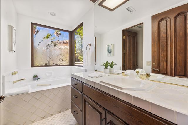 345 Crest Lake Drive, Palm Desert, CA 92211