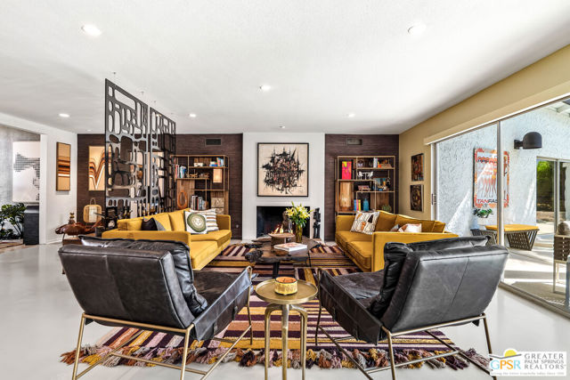 2455 S Via Lazo, Palm Springs CA: https://media.crmls.org/mediaz/9efe2f80-7241-48ec-beb4-94980c428c55.jpg