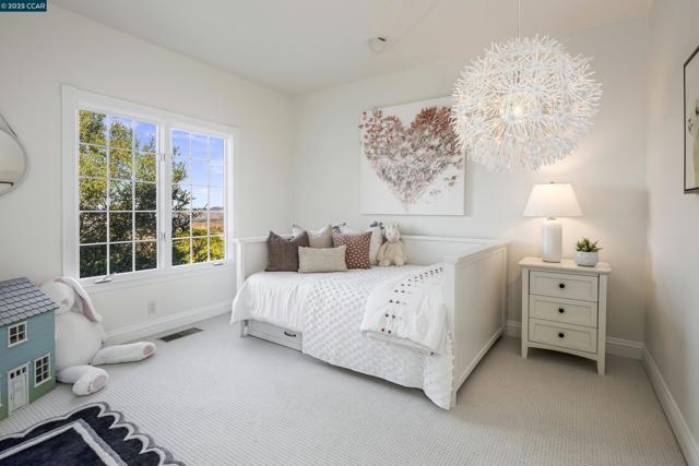 75 Donald Drive, Orinda CA: https://media.crmls.org/mediaz/9efe6761-b867-4e35-b98b-354e8edd4aef.jpg