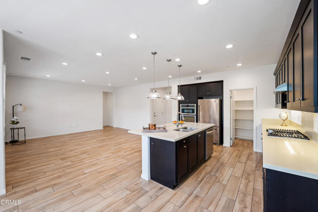 481 Alabama Street, Ventura CA: https://media.crmls.org/mediaz/9efe9501-213a-4064-8e9a-64a1c4162cb1.jpg