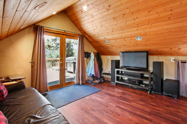 43630 Rainbow Lane, Angelus Oaks CA: https://media.crmls.org/mediaz/9efed9ac-a381-4fc9-9eae-7c990f3d80ba.jpg