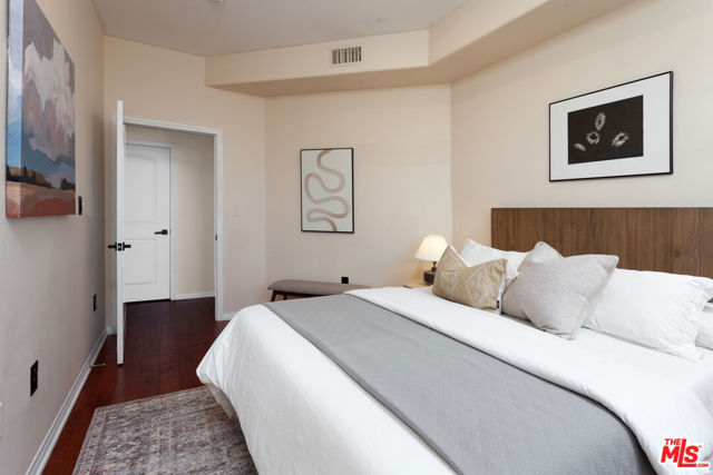 3750 Santa Rosalia Drive, Los Angeles CA: https://media.crmls.org/mediaz/9efedcc6-fc3b-4862-aa1b-12fd570539d7.jpg