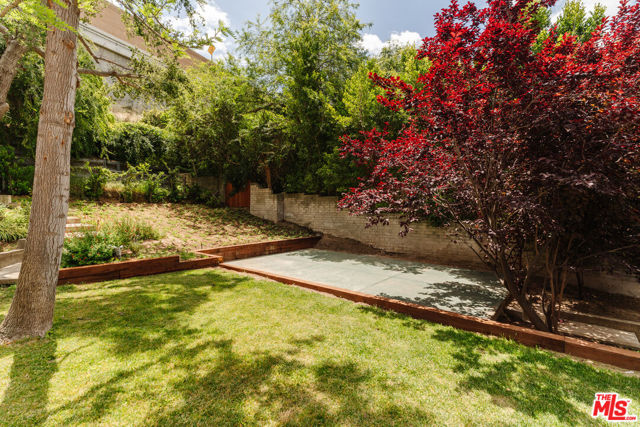 15514 Del Gado Drive, Sherman Oaks CA: https://media.crmls.org/mediaz/9effbbbf-e897-4946-9108-ce5257c2e1e2.jpg