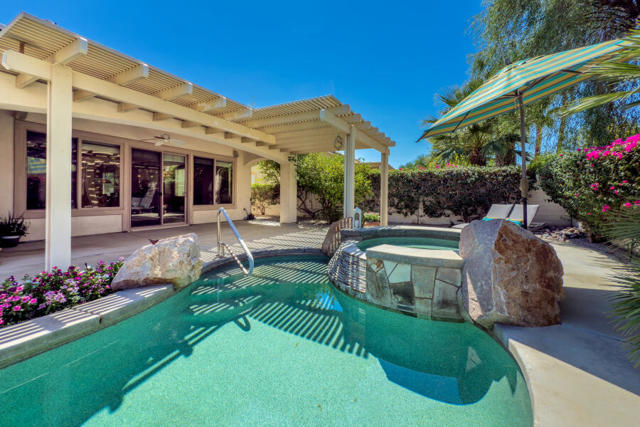40421 Calle Santa Anita, Indio CA: https://media.crmls.org/mediaz/9f005008-d435-48a3-ab44-3a4f407f1517.jpg