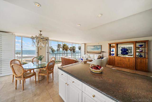 1780 Avenida Del Mundo, Coronado CA: https://media.crmls.org/mediaz/9f00c14d-2523-4dd5-94b7-01323861f064.jpg