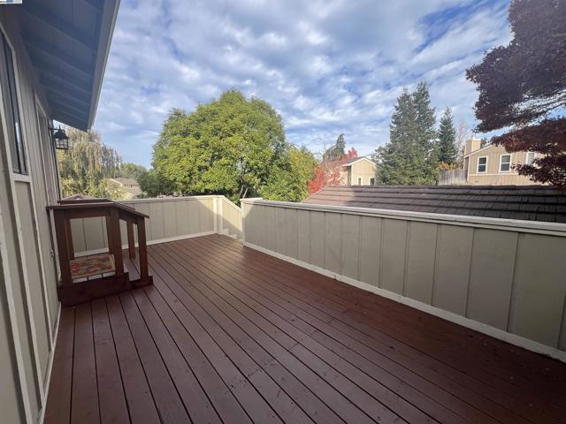 405 Thistle Cir, Martinez CA: https://media.crmls.org/mediaz/9f018db7-f6ef-4a14-b1b0-e236d8707870.jpg