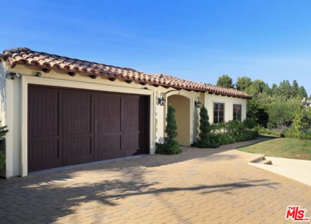 3110 Benedict Canyon Drive, Beverly Hills CA: https://media.crmls.org/mediaz/9f01dfc0-772e-4ed5-924d-8f976618de59.jpg