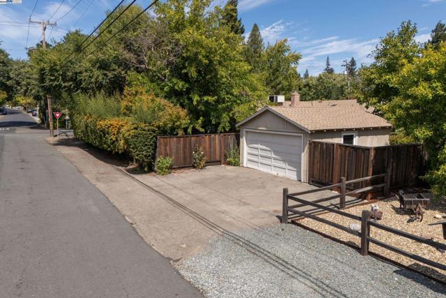 2175 Whyte Park Ave, Walnut Creek CA: https://media.crmls.org/mediaz/9f0217e1-d0e7-4f0b-ba79-cbbb824e7d99.jpg