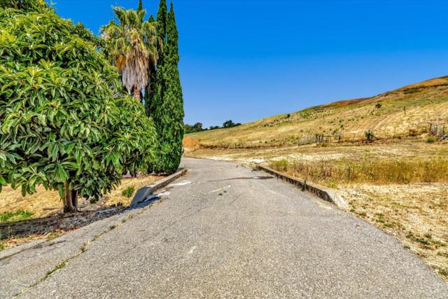 1995 Old Calaveras Road, Milpitas CA: https://media.crmls.org/mediaz/9f029223-4a7b-4d54-98ae-dea1f8ecb566.jpg