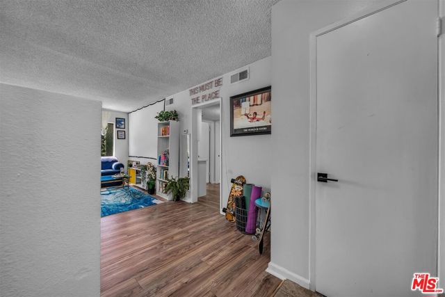 20246 Cohasset Street, 19 photo 4