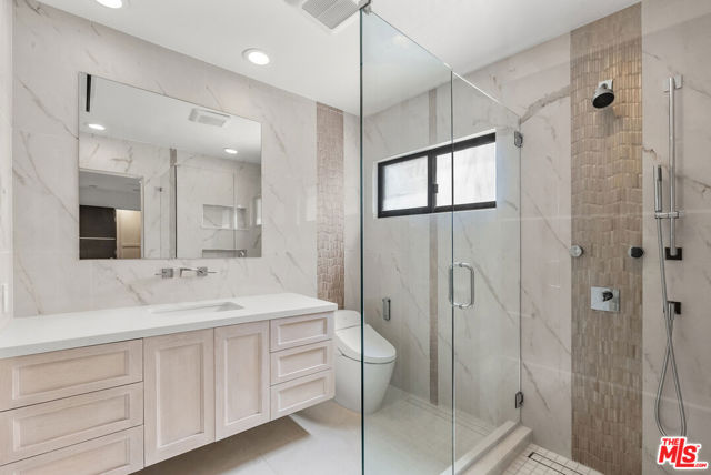 4423 Bergamo Drive, Encino CA: https://media.crmls.org/mediaz/9f039f74-f5e0-4a81-bec1-e7873d7f54df.jpg