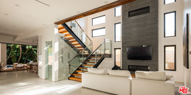 926 N Crescent Heights Boulevard, Los Angeles CA: https://media.crmls.org/mediaz/9f042c7e-d027-4eae-ad82-6293b3d90ab1.jpg