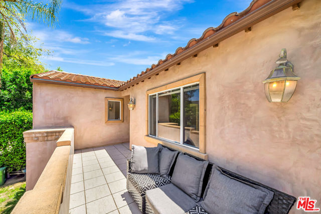 14916 Hesby Street, Sherman Oaks CA: https://media.crmls.org/mediaz/9f043b50-117c-4c5f-966a-1ef1a6ec5ed7.jpg