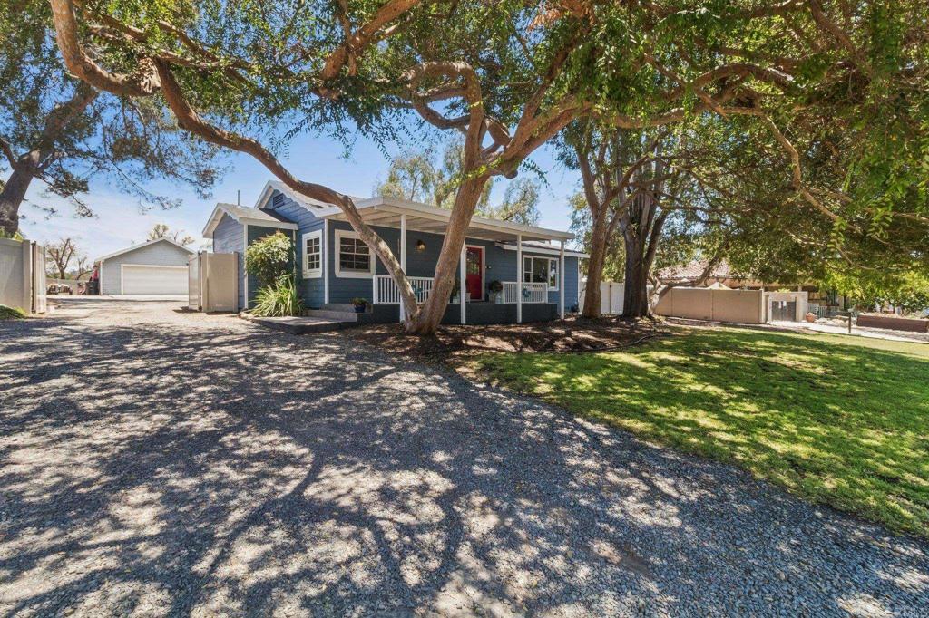 916 Sunset Dr - photo 2