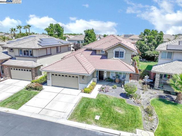 675 Merritt Ct, Discovery Bay CA: https://media.crmls.org/mediaz/9f047b64-2197-475b-984f-2933d55ac402.jpg