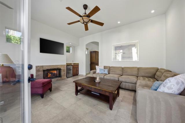 261 Loch Lomond Road, Rancho Mirage CA: https://media.crmls.org/mediaz/9f04d5e8-69d1-4ba6-a302-3f8ae7a3b29b.jpg