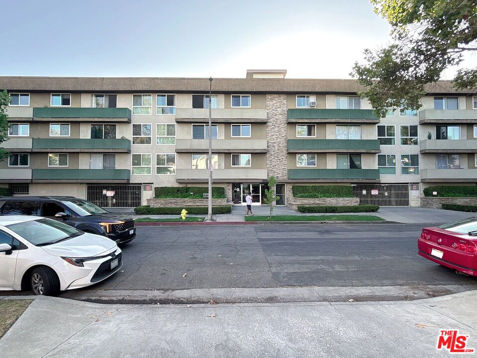 525 N Sycamore Avenue #411