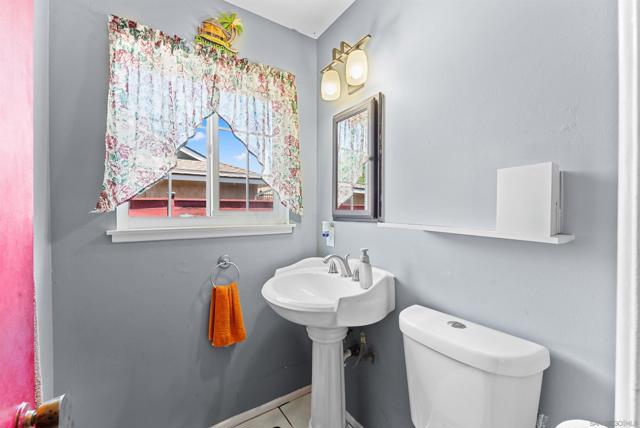 240 Ledgewood Ln, San Diego CA: https://media.crmls.org/mediaz/9f06b5fe-e39e-4a9d-b211-881d07ec31e4.jpg