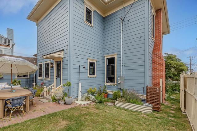 543 Spruce Avenue, Pacific Grove CA: https://media.crmls.org/mediaz/9f06fc9f-8c47-4d3c-8f85-a72703e358a7.jpg