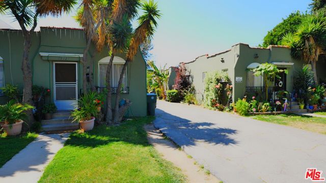 908 East GARFIELD Avenue photo 1