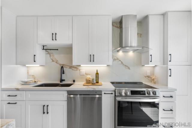 4007 Crown Point Drive, San Diego CA: https://media.crmls.org/mediaz/9f074ecf-05cd-4268-8f00-11fdedd99b58.jpg