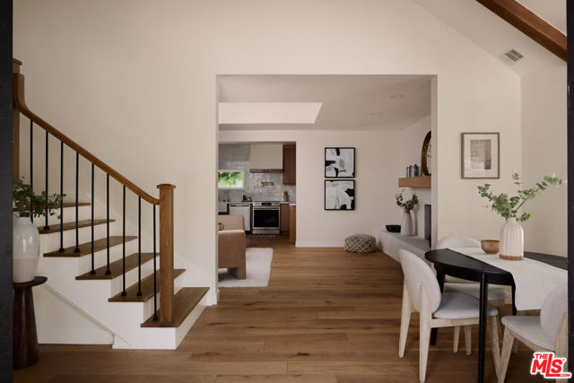 5271 Woodlake Avenue, Woodland Hills CA: https://media.crmls.org/mediaz/9f077567-7159-4077-a2d1-b6eefe85e601.jpg