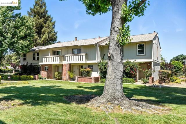 1814 Wildbrook CT, Concord CA: https://media.crmls.org/mediaz/9f077e01-4b76-4d23-930a-646ccbdba91e.jpg