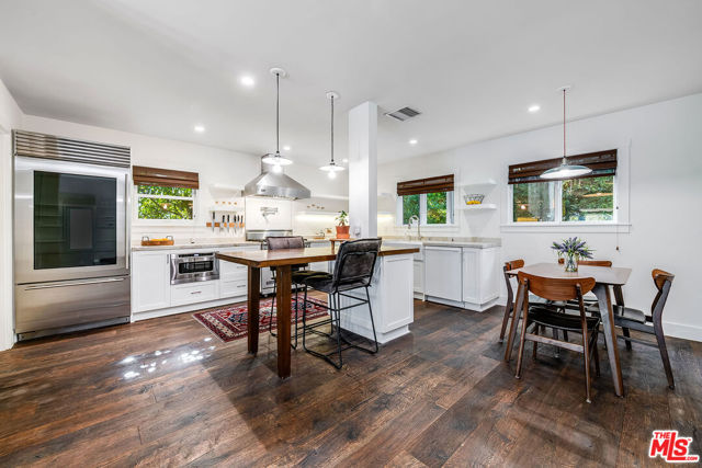 4838 Coldwater Canyon Avenue, Sherman Oaks CA: https://media.crmls.org/mediaz/9f0796cc-f21a-47d9-86cf-b68a7cbaf51d.jpg