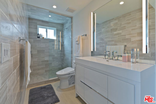 3545 Ridgeview Circle, Palm Springs CA: https://media.crmls.org/mediaz/9f079eb0-470c-4d3d-8aef-5bad4818c50f.jpg