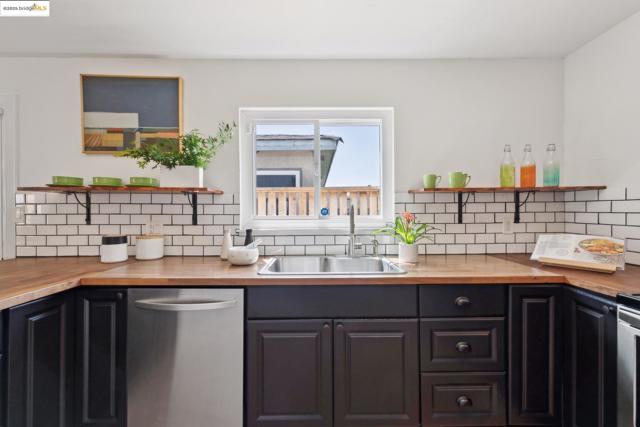 2835 Gaynor Ave, Richmond CA: https://media.crmls.org/mediaz/9f07a2f1-0e10-4f07-82e9-0eecadb84abb.jpg