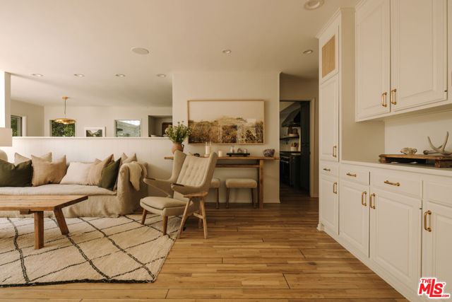 2610 Mandeville Canyon Road, Los Angeles CA: https://media.crmls.org/mediaz/9f07e8ff-b5a5-4ffd-8b5d-be2fe41abd79.jpg