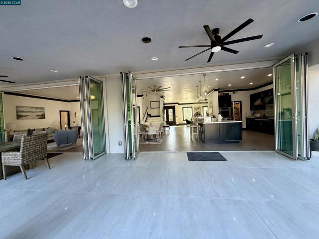 3318 Ellesmere Court, Walnut Creek CA: https://media.crmls.org/mediaz/9f087c15-787b-4039-bf77-d5f8d1ab16d3.jpg