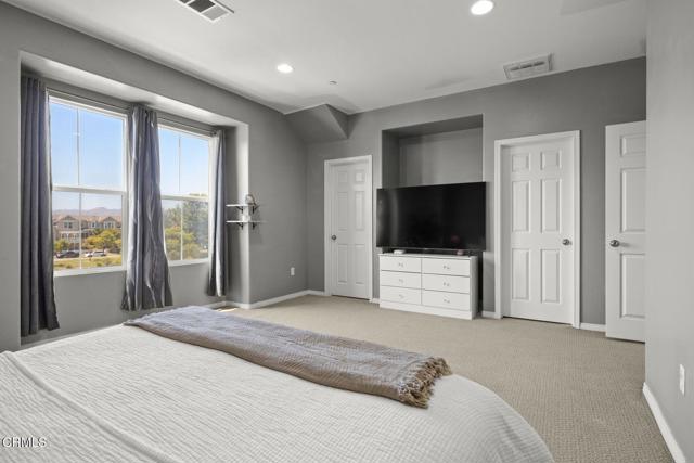 3102 N Oxnard Boulevard, Oxnard CA: https://media.crmls.org/mediaz/9f089f3a-e5cd-4534-9652-309ea0bae86c.jpg