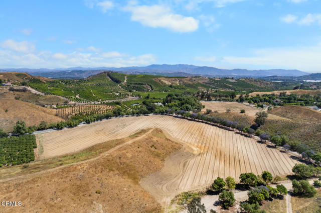 6943 Solano Verde Drive, Somis CA: https://media.crmls.org/mediaz/9f08ba71-e397-4210-8b59-c16b9d9ad32b.jpg