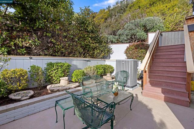 716 Gelston Pl, El Cerrito CA: https://media.crmls.org/mediaz/9f093d87-9191-4f78-915c-cfb6aa10c855.jpg